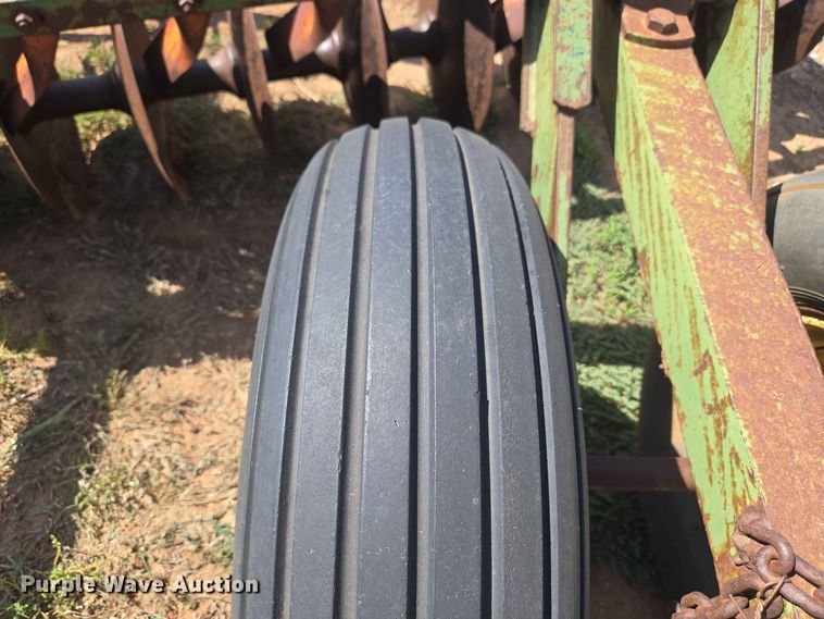 image for item EW8563 John Deere tandem disk