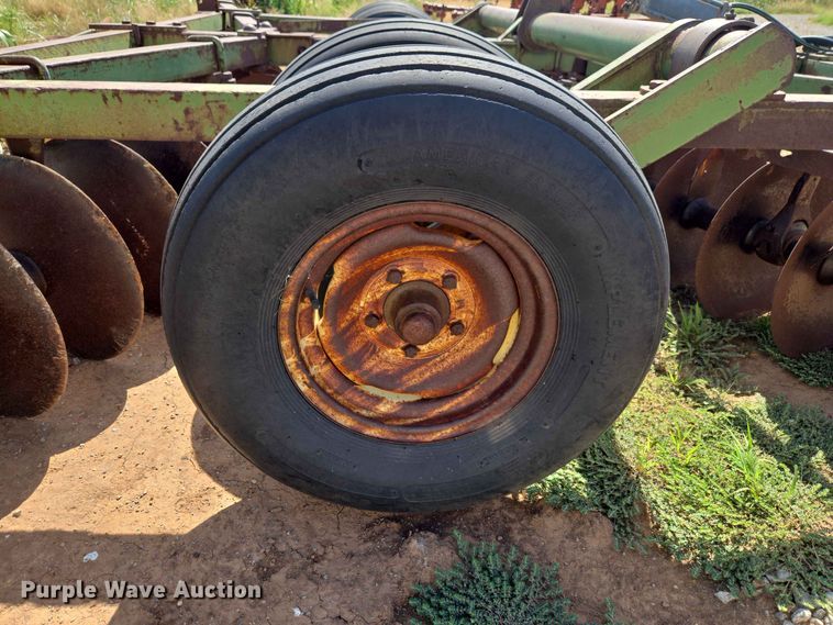 image for item EW8563 John Deere tandem disk
