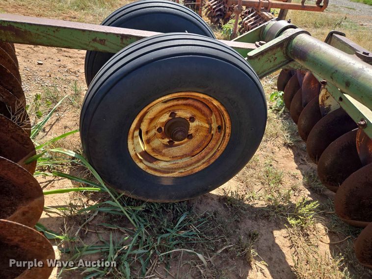 image for item EW8563 John Deere tandem disk