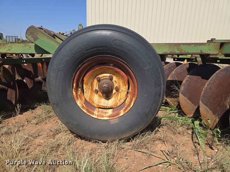 image for item EW8563 John Deere tandem disk