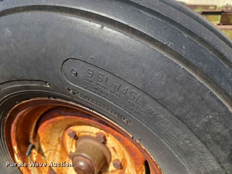 image for item EW8563 John Deere tandem disk