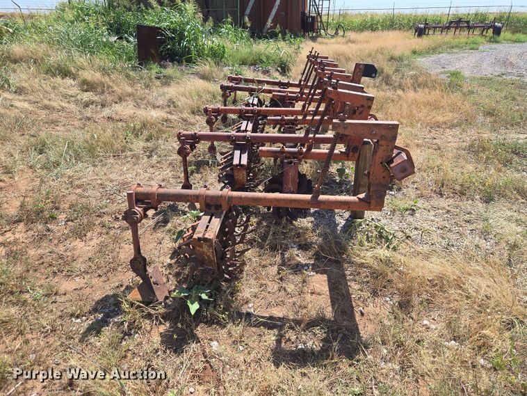 image for item EW8564 Row crop cultivator