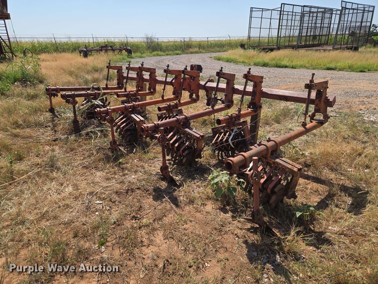image for item EW8564 Row crop cultivator