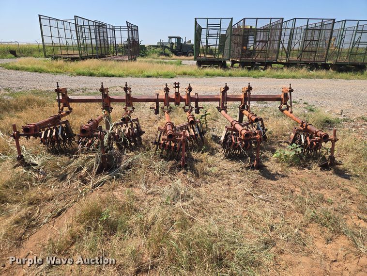 image for item EW8564 Row crop cultivator