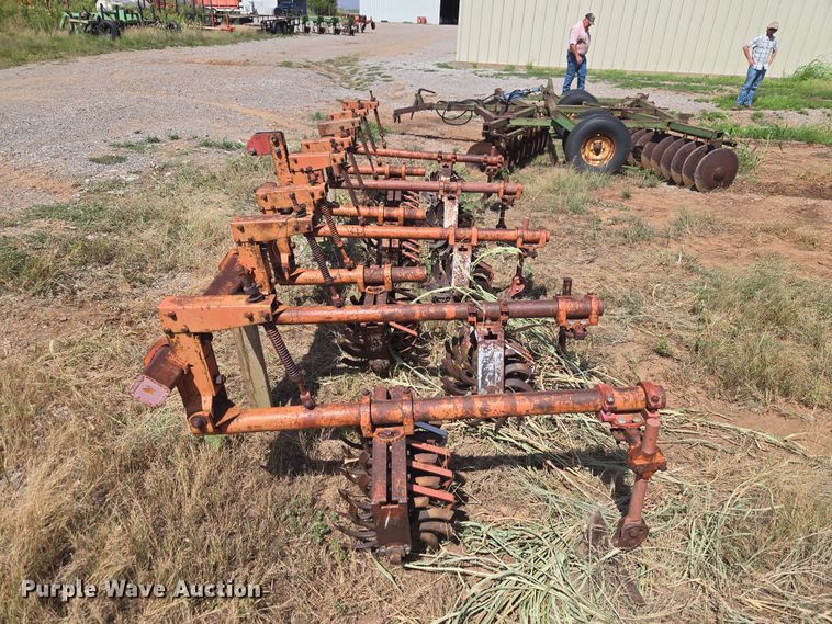image for item EW8564 Row crop cultivator