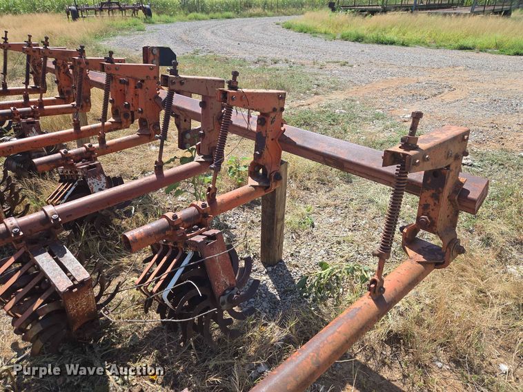 image for item EW8564 Row crop cultivator