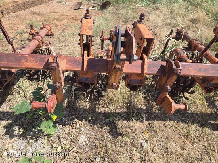 image for item EW8564 Row crop cultivator