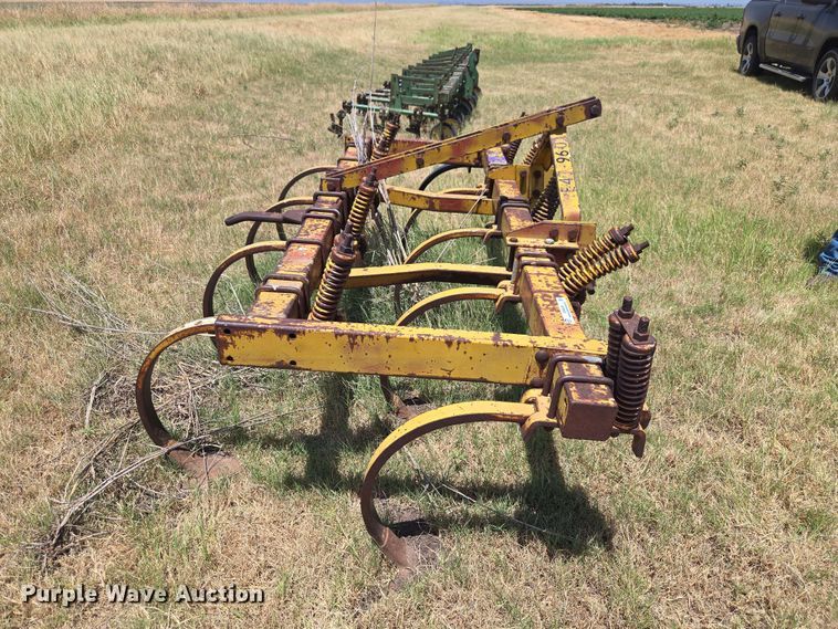 image for item EW8570 International field cultivator