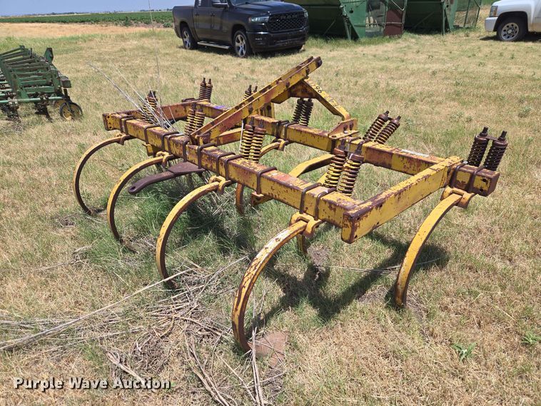 image for item EW8570 International field cultivator