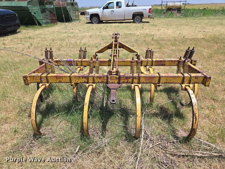 image for item EW8570 International field cultivator