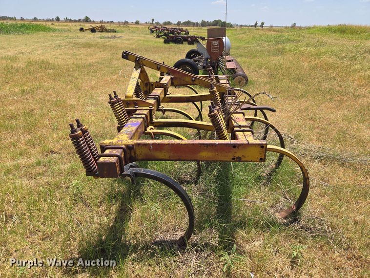 image for item EW8570 International field cultivator