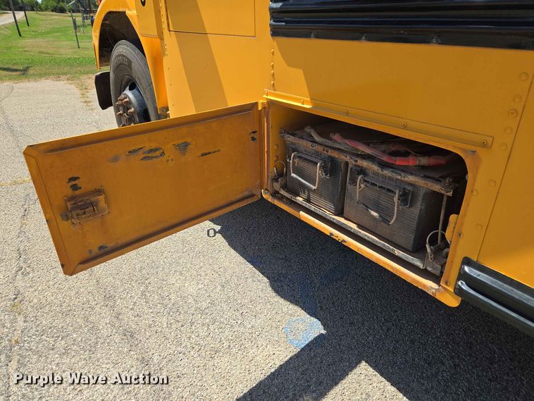 image for item EW8582 2006 Blue Bird BB Conventional school bus