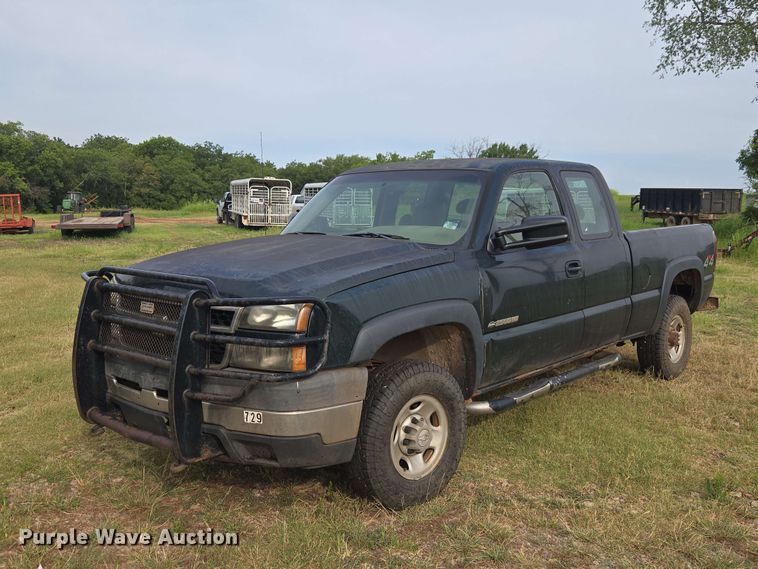2006 Chevrolet Silverado 2500HD Ext. Cab pickup truck