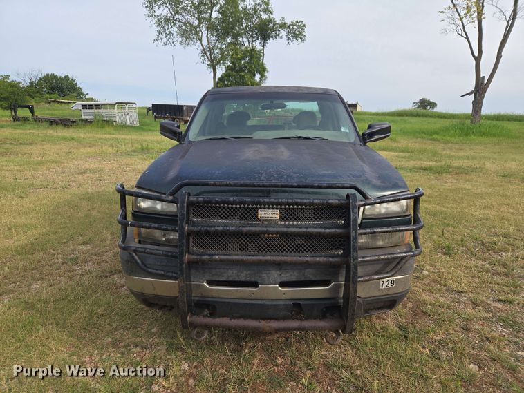 image for item EW8585 2006 Chevrolet  Silverado 2500HD Ext. Cab pickup truck