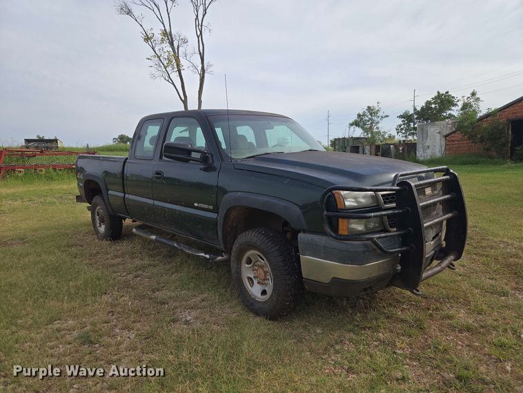 image for item EW8585 2006 Chevrolet  Silverado 2500HD Ext. Cab pickup truck