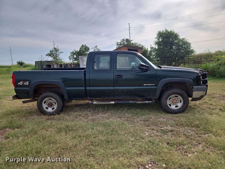 image for item EW8585 2006 Chevrolet  Silverado 2500HD Ext. Cab pickup truck
