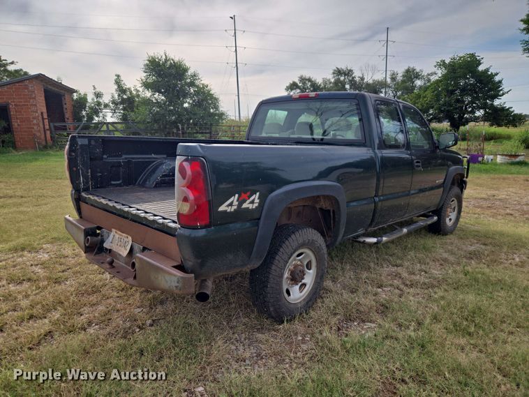 image for item EW8585 2006 Chevrolet  Silverado 2500HD Ext. Cab pickup truck