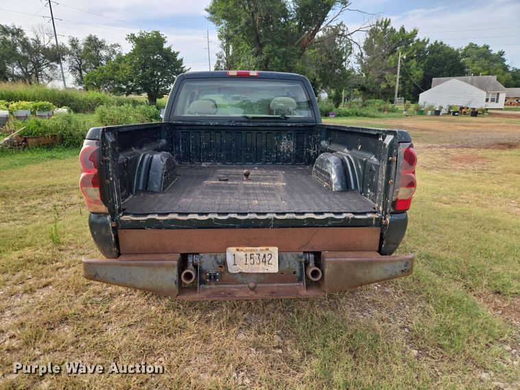 image for item EW8585 2006 Chevrolet  Silverado 2500HD Ext. Cab pickup truck