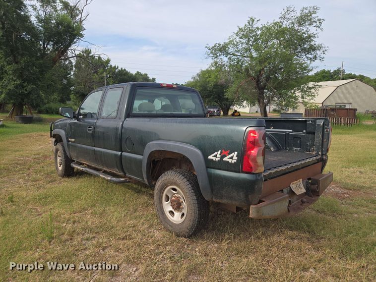 image for item EW8585 2006 Chevrolet  Silverado 2500HD Ext. Cab pickup truck