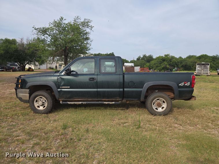 image for item EW8585 2006 Chevrolet  Silverado 2500HD Ext. Cab pickup truck