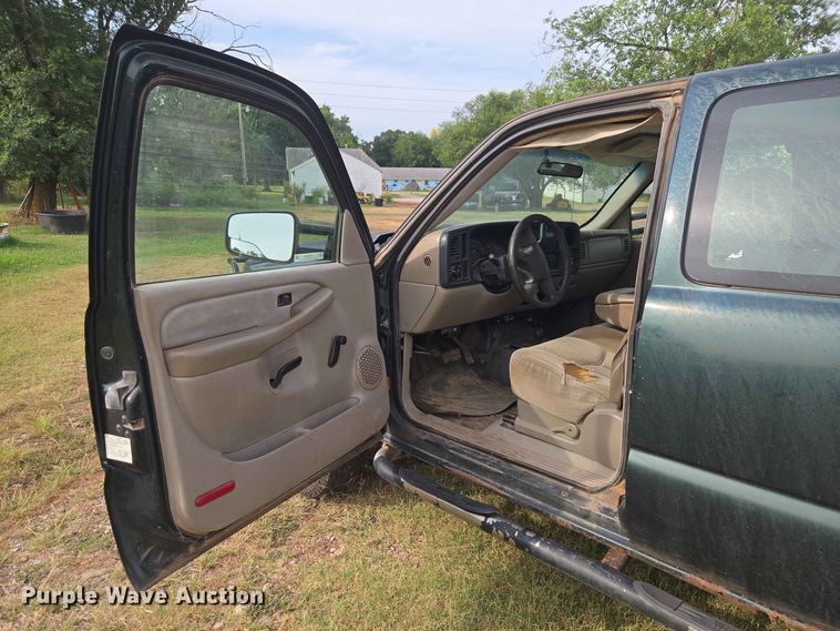 image for item EW8585 2006 Chevrolet  Silverado 2500HD Ext. Cab pickup truck