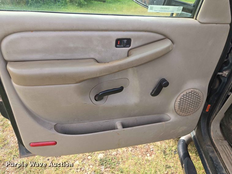 image for item EW8585 2006 Chevrolet  Silverado 2500HD Ext. Cab pickup truck