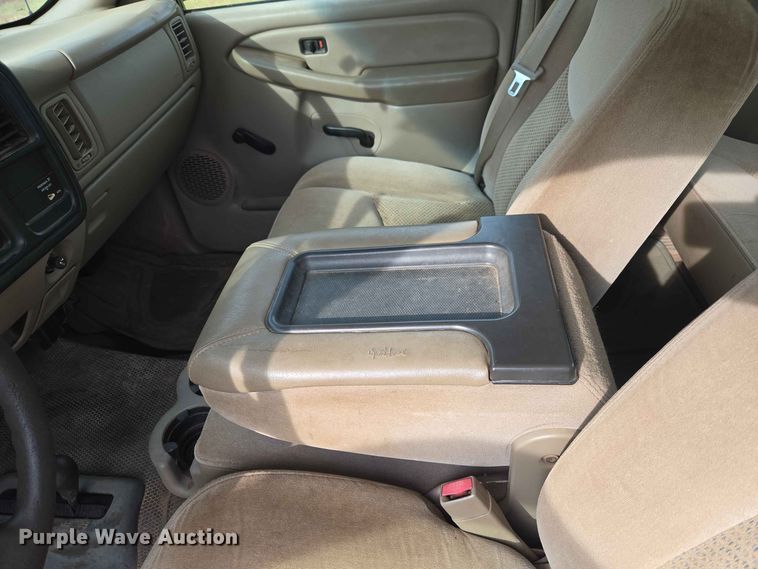 image for item EW8585 2006 Chevrolet  Silverado 2500HD Ext. Cab pickup truck