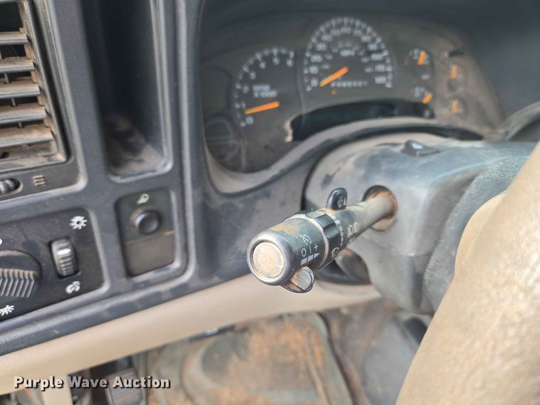 image for item EW8585 2006 Chevrolet  Silverado 2500HD Ext. Cab pickup truck