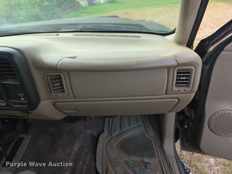 image for item EW8585 2006 Chevrolet  Silverado 2500HD Ext. Cab pickup truck