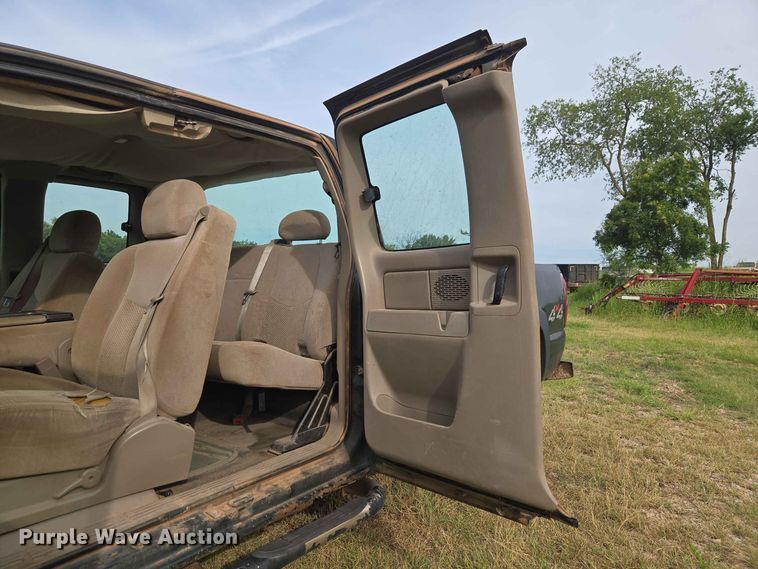 image for item EW8585 2006 Chevrolet  Silverado 2500HD Ext. Cab pickup truck