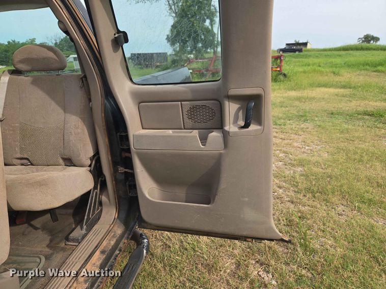 image for item EW8585 2006 Chevrolet  Silverado 2500HD Ext. Cab pickup truck