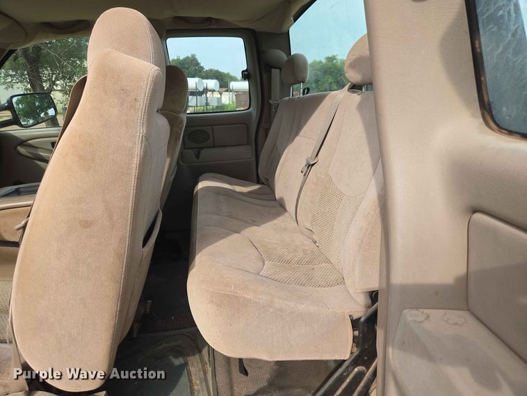 image for item EW8585 2006 Chevrolet  Silverado 2500HD Ext. Cab pickup truck
