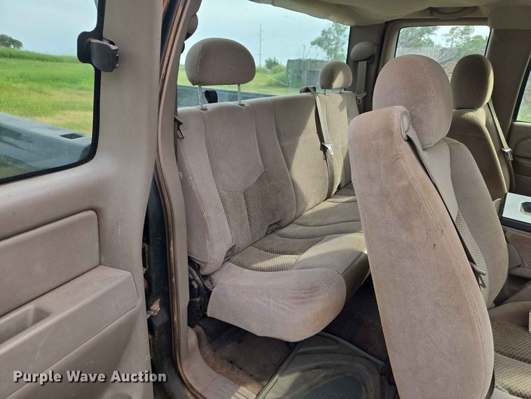 image for item EW8585 2006 Chevrolet  Silverado 2500HD Ext. Cab pickup truck