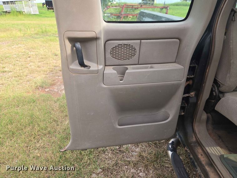 image for item EW8585 2006 Chevrolet  Silverado 2500HD Ext. Cab pickup truck