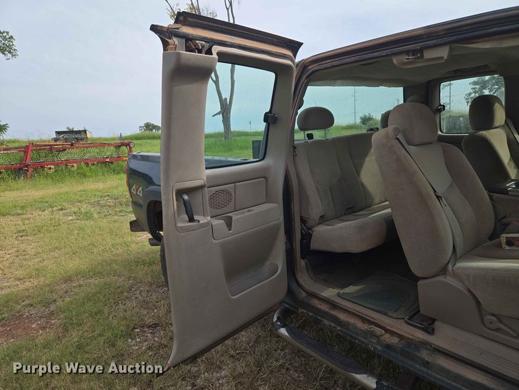 image for item EW8585 2006 Chevrolet  Silverado 2500HD Ext. Cab pickup truck