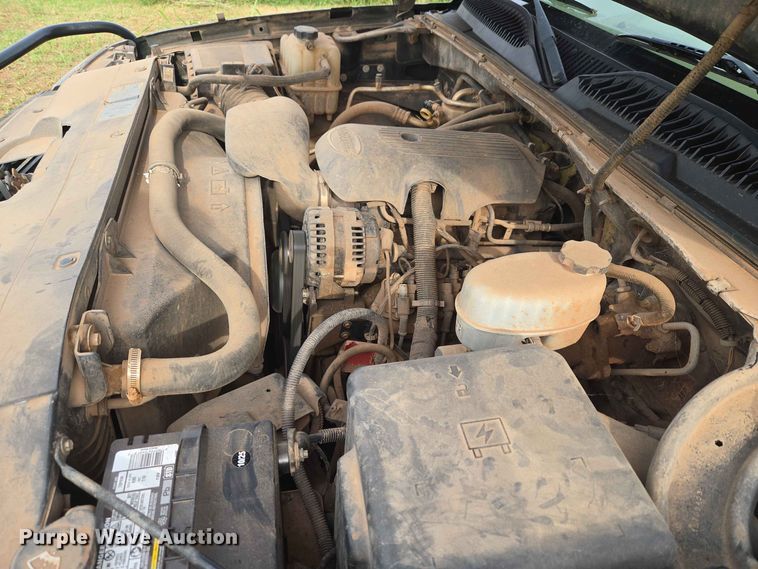 image for item EW8585 2006 Chevrolet  Silverado 2500HD Ext. Cab pickup truck