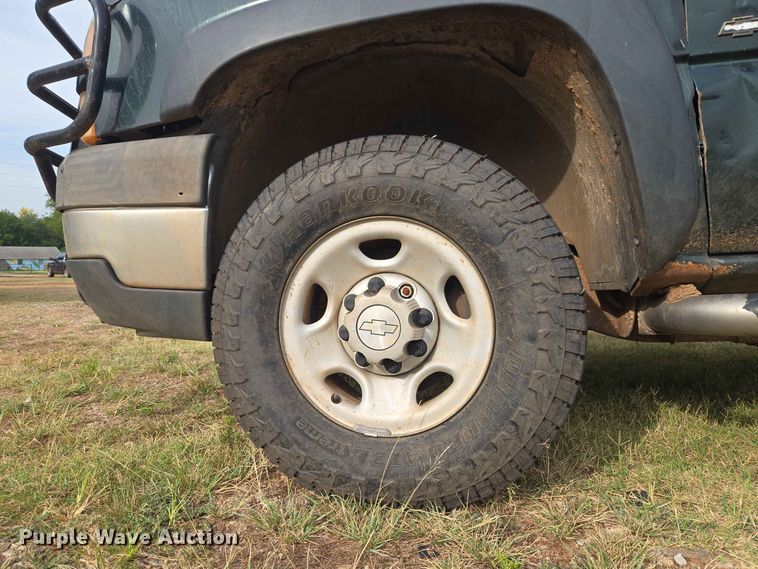 image for item EW8585 2006 Chevrolet  Silverado 2500HD Ext. Cab pickup truck