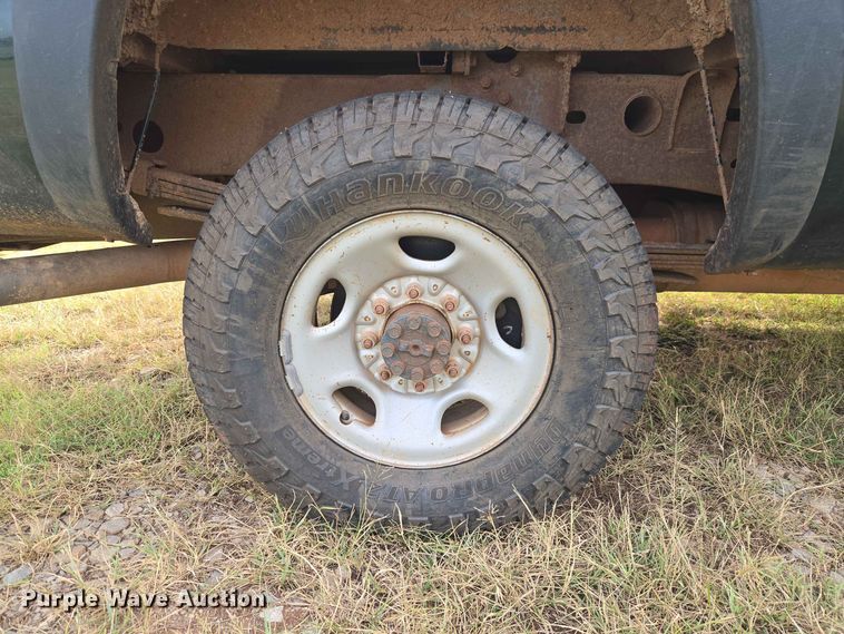 image for item EW8585 2006 Chevrolet  Silverado 2500HD Ext. Cab pickup truck
