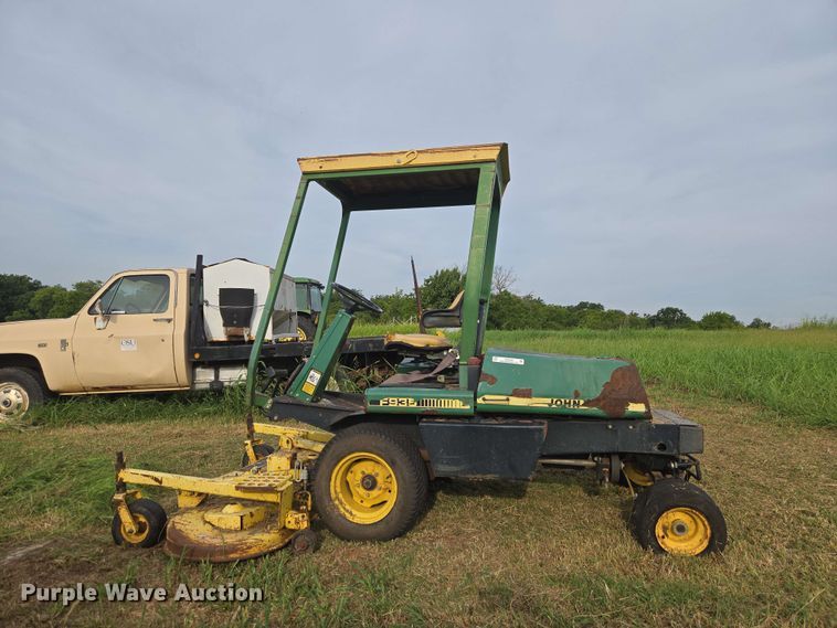 image for item EW8586 John Deere F935 lawn mower