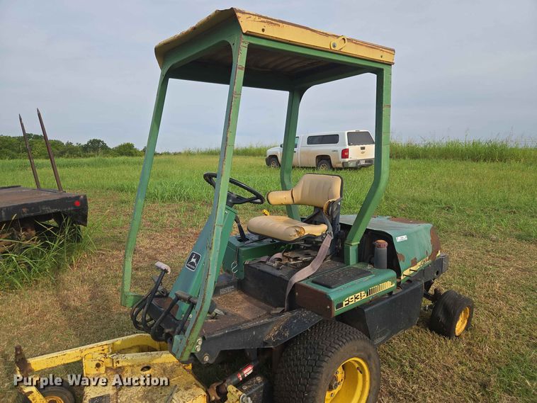 image for item EW8586 John Deere F935 lawn mower