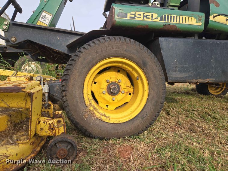 image for item EW8586 John Deere F935 lawn mower