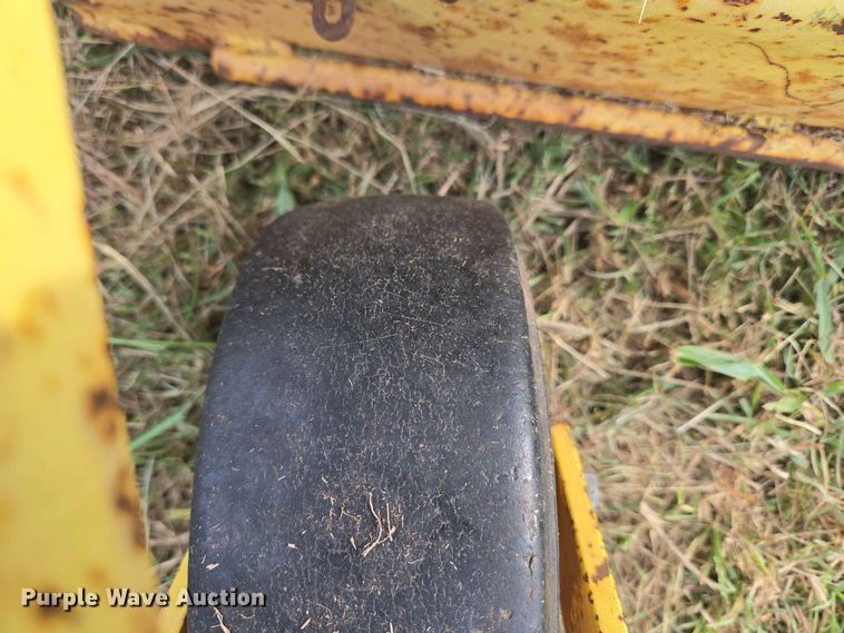 image for item EW8586 John Deere F935 lawn mower