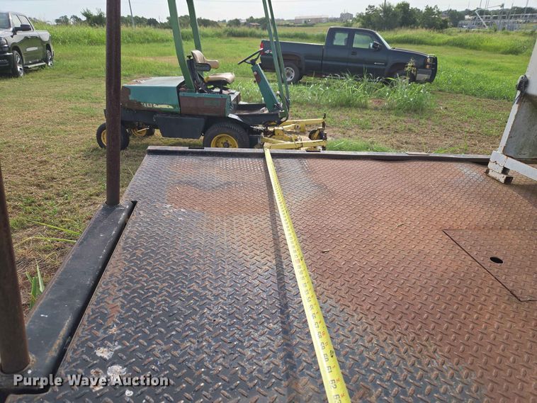 image for item EW8587 1987 Chevrolet Custom 20 bale bed pickup truck