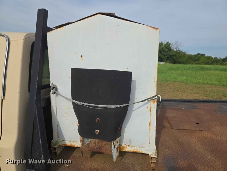 image for item EW8587 1987 Chevrolet Custom 20 bale bed pickup truck