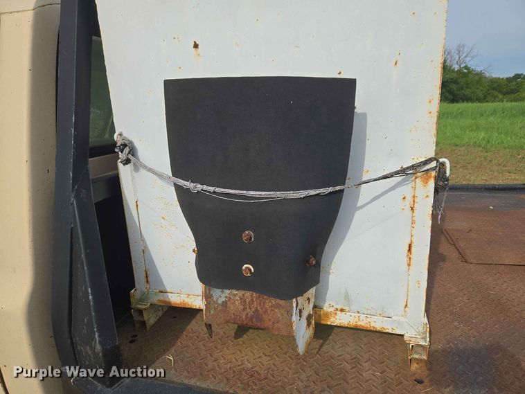 image for item EW8587 1987 Chevrolet Custom 20 bale bed pickup truck