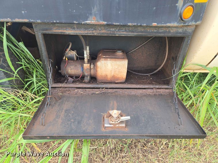 image for item EW8587 1987 Chevrolet Custom 20 bale bed pickup truck