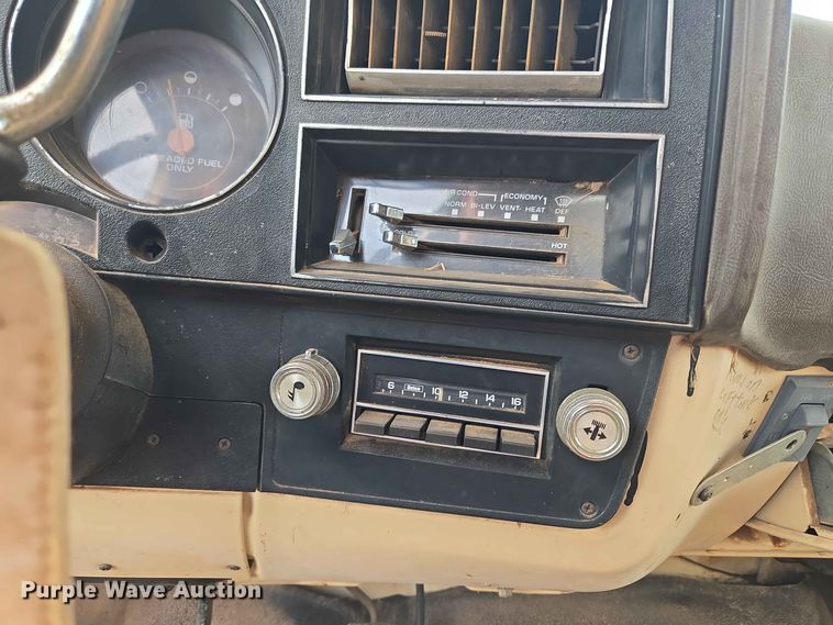 image for item EW8587 1987 Chevrolet Custom 20 bale bed pickup truck