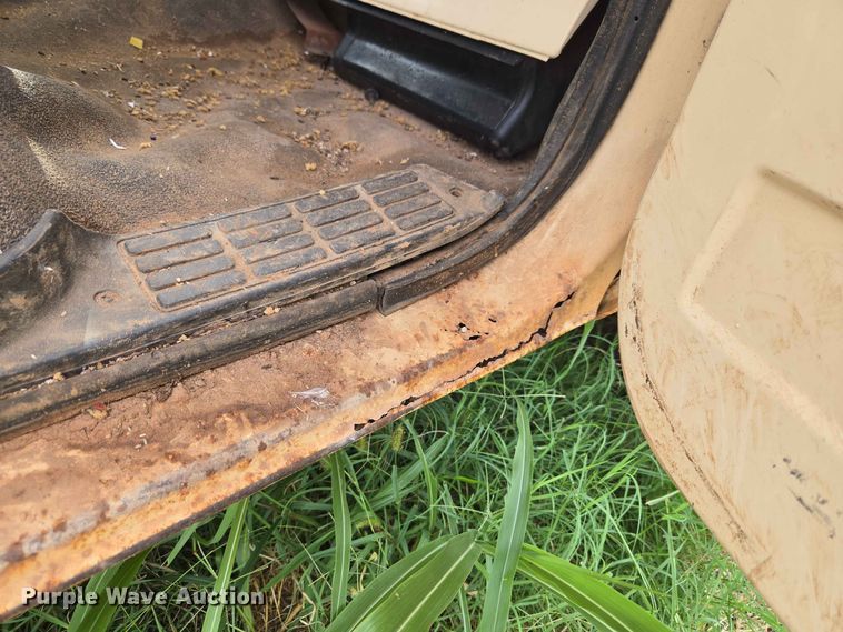 image for item EW8587 1987 Chevrolet Custom 20 bale bed pickup truck