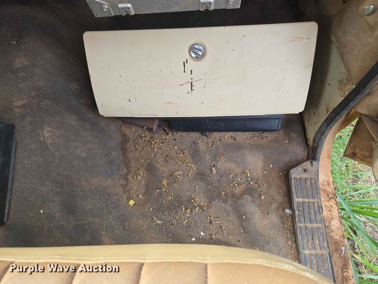 image for item EW8587 1987 Chevrolet Custom 20 bale bed pickup truck