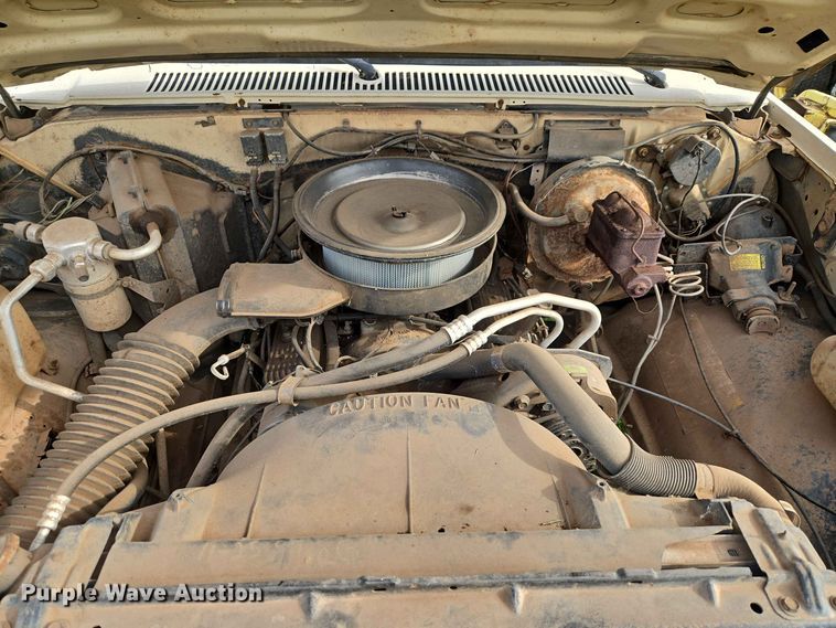 image for item EW8587 1987 Chevrolet Custom 20 bale bed pickup truck